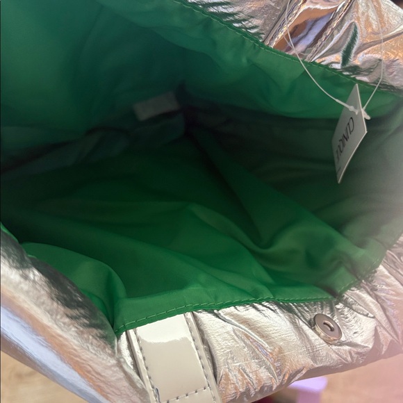 Clinique Puffy Tote Bag with 4-pc Skincare and Makeup Set - Picture 3 of 4